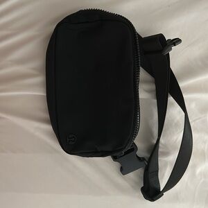 Black Lululemon crossbody pouch